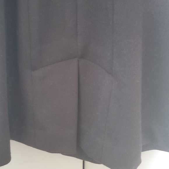 The Little Black Dress - Picture 4 of 7